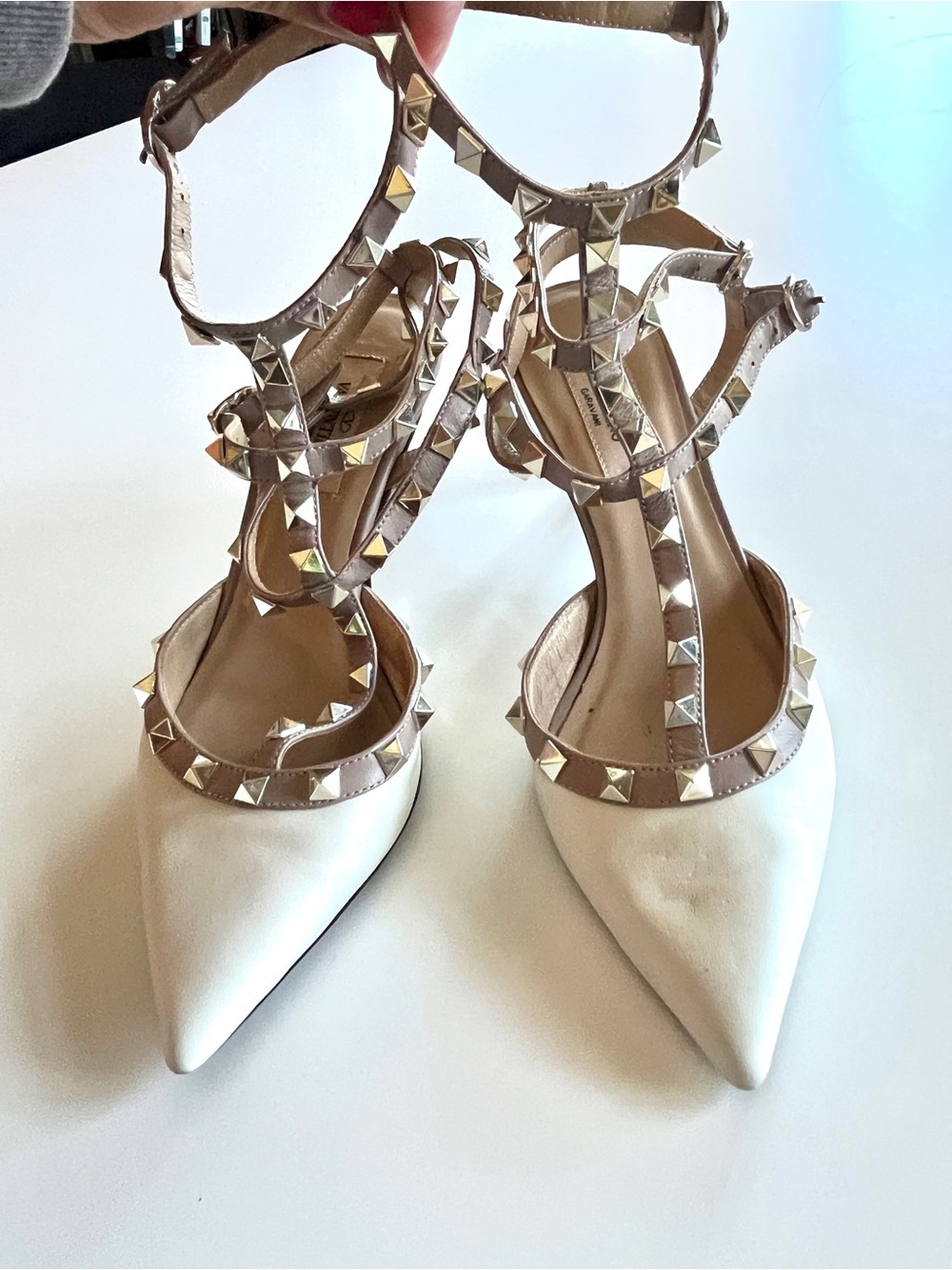 Valentino Garavani IT 37 size 7- RockStud Pointed Toe Heels - Ivory-prev. owned.